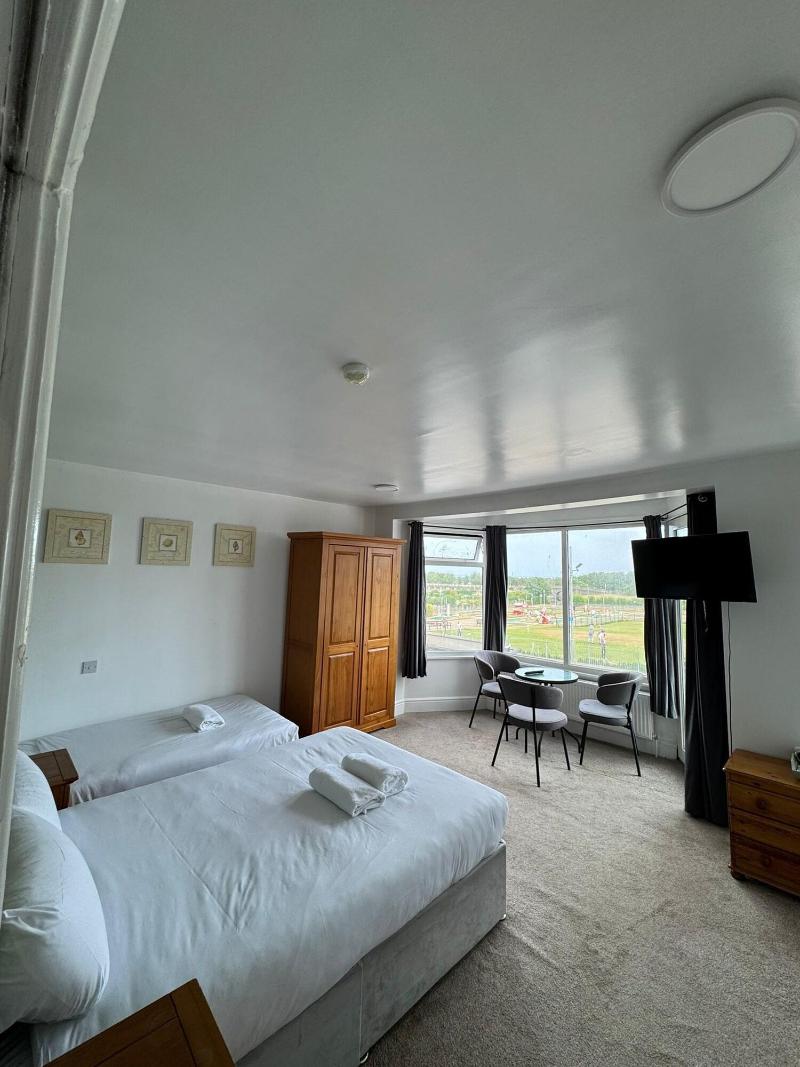 Chatsworth Hotel image