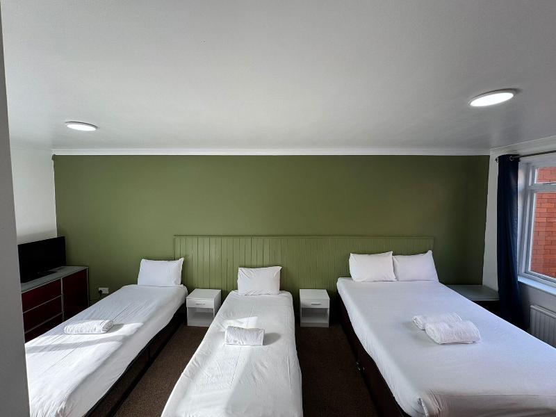 Chatsworth Hotel image