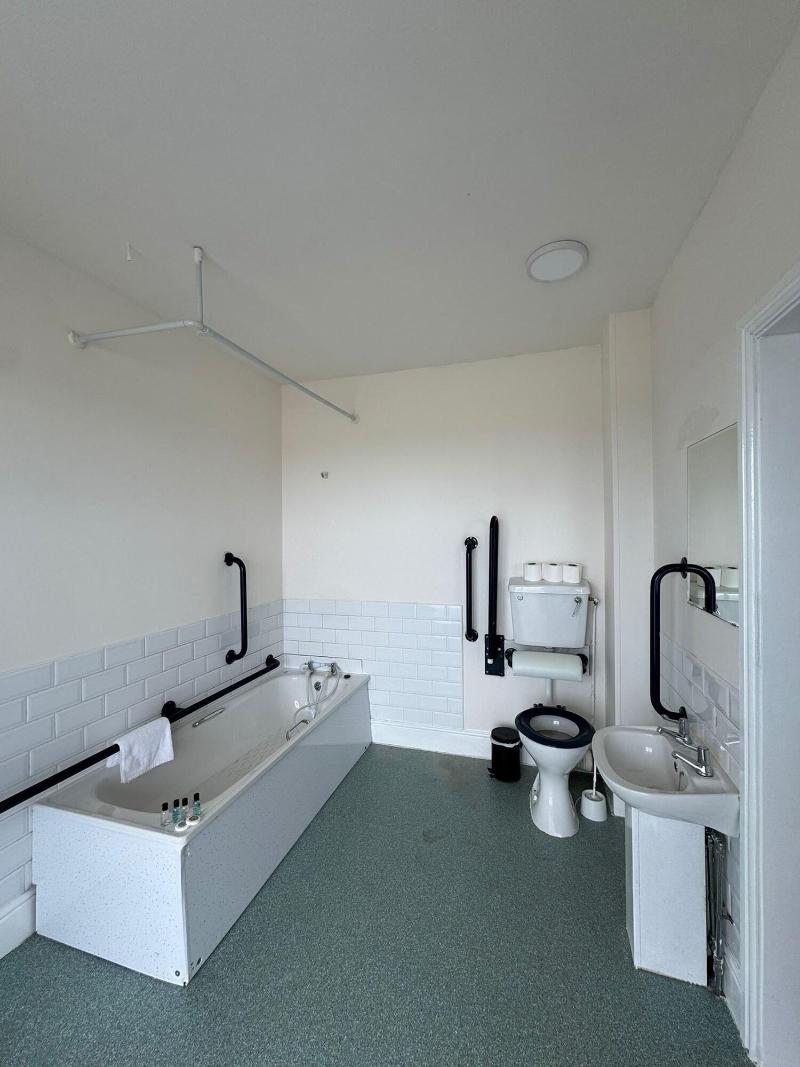 Chatsworth Hotel image