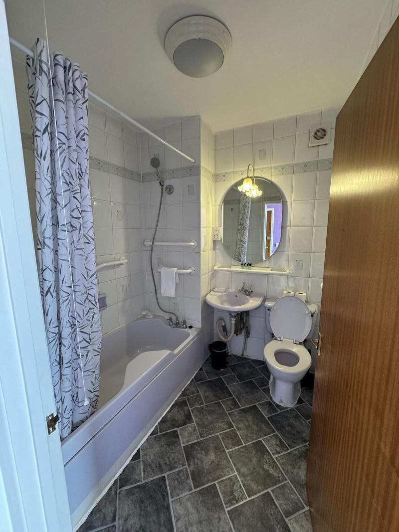 Chatsworth Hotel image