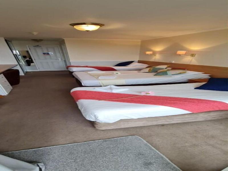 Chatsworth Hotel image