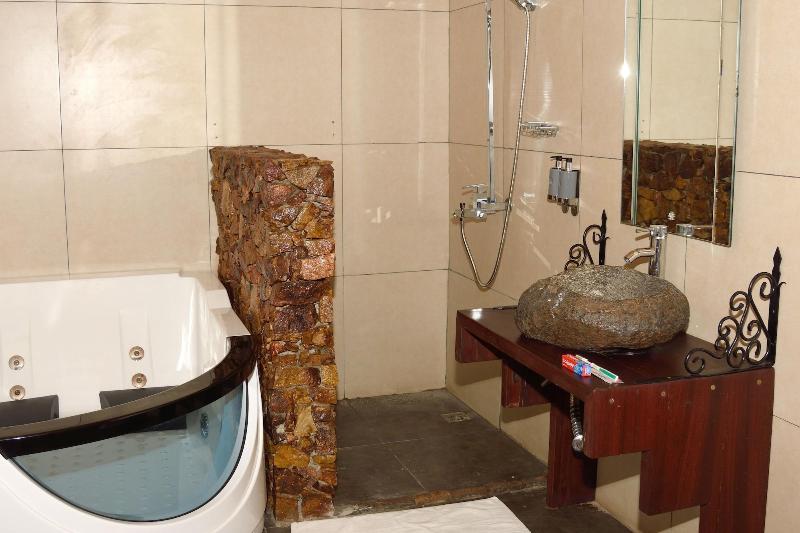 Lake Safari Lodge image