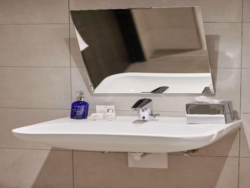 Radisson Blu Hotel Antananarivo Waterfront image