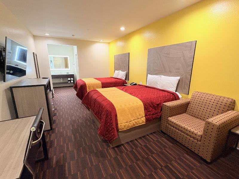 Americas Best Value Inn Houston Veterans Memorial image
