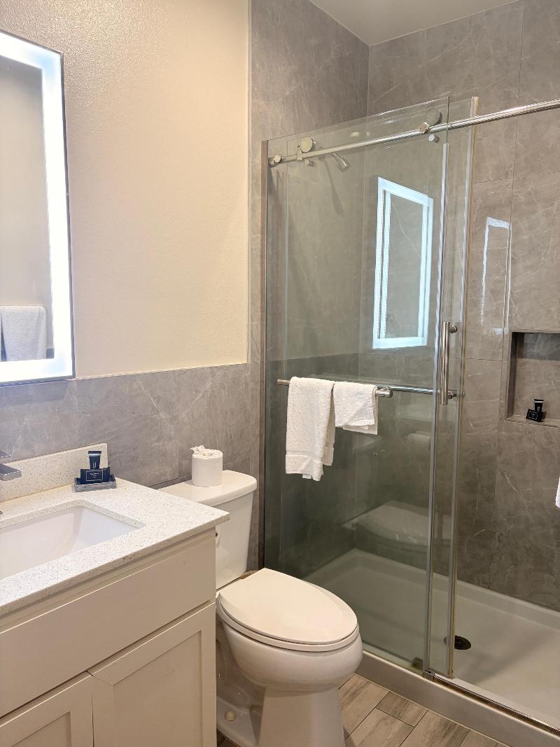 Americas Best Value Inn Houston Veterans Memorial image