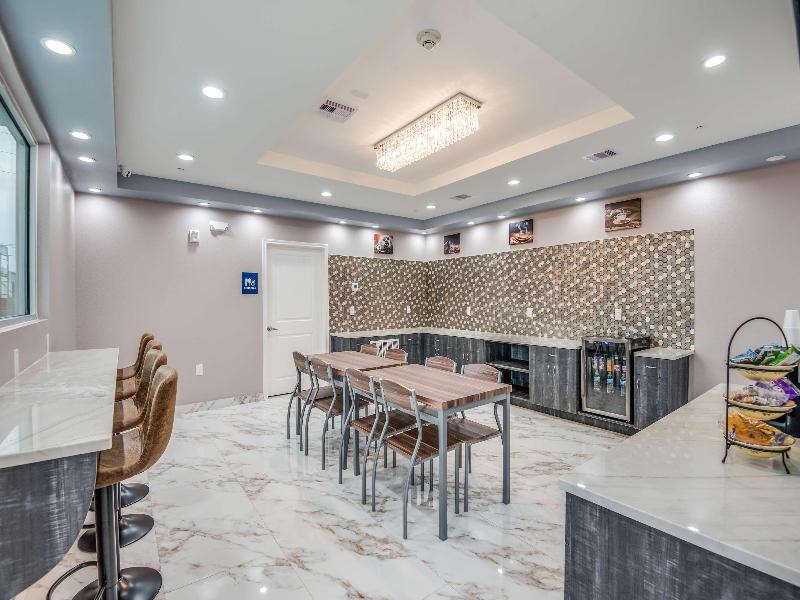 Americas Best Value Inn & Suites Houston at Hwy 6 image