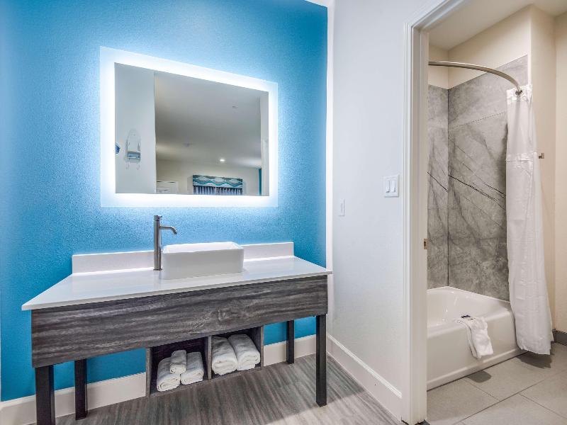 Americas Best Value Inn & Suites Houston at Hwy 6 image