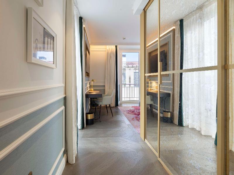 The Emerald House Lisbon, Curio Collection by Hilt image