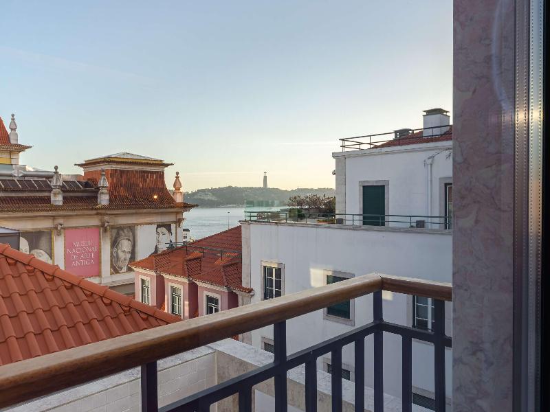 The Emerald House Lisbon, Curio Collection by Hilt image