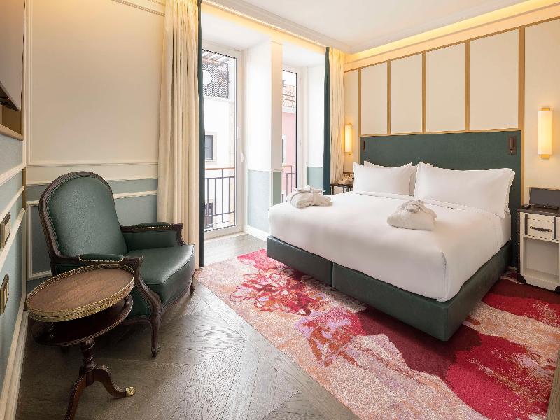 The Emerald House Lisbon, Curio Collection by Hilt image