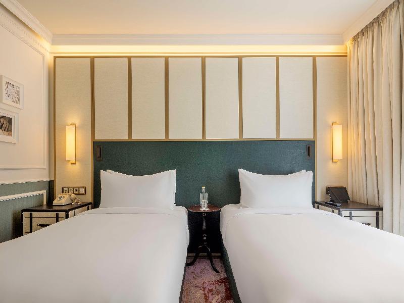 The Emerald House Lisbon, Curio Collection by Hilt image