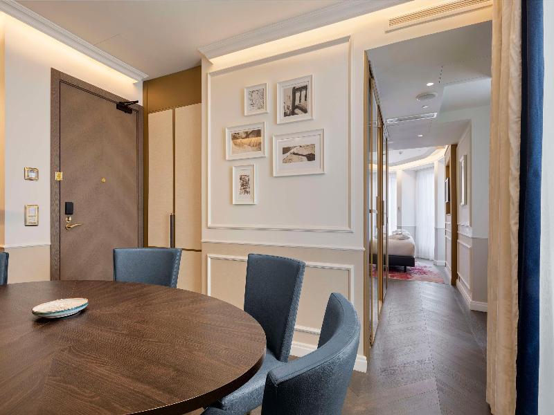The Emerald House Lisbon, Curio Collection by Hilt image