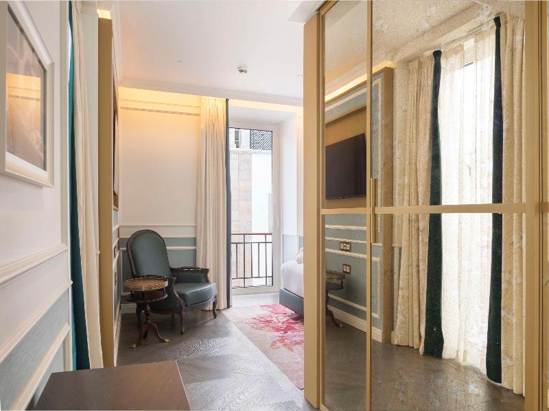 The Emerald House Lisbon, Curio Collection by Hilt image