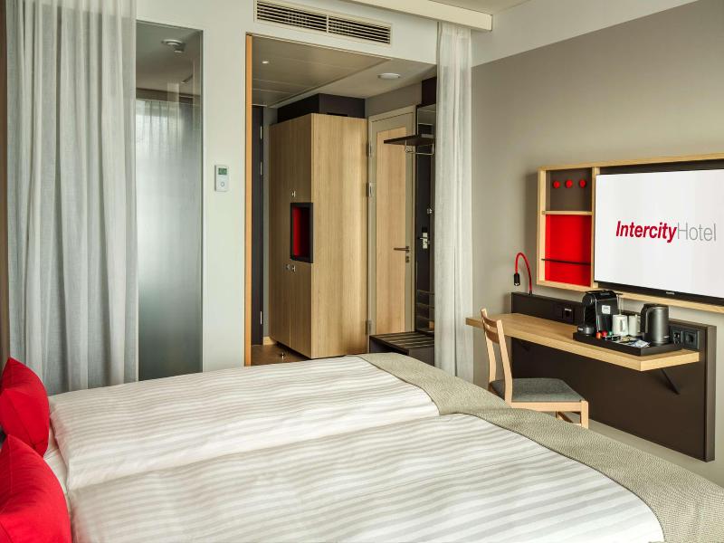 IntercityHotel Amsterdam Airport image