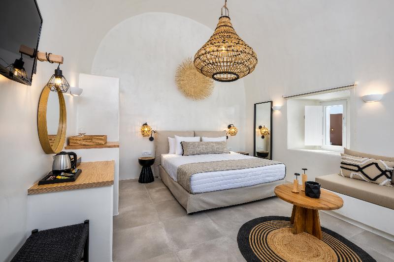 Hill Suites Santorini 2