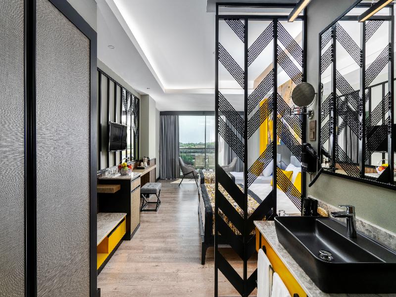 Arnor De Luxe Hotel & Spa image