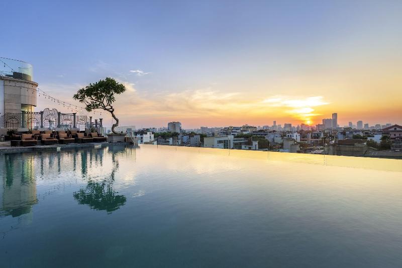 Peridot Grand Hotel And Spa By Aira image