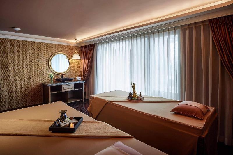 Peridot Grand Hotel And Spa By Aira image