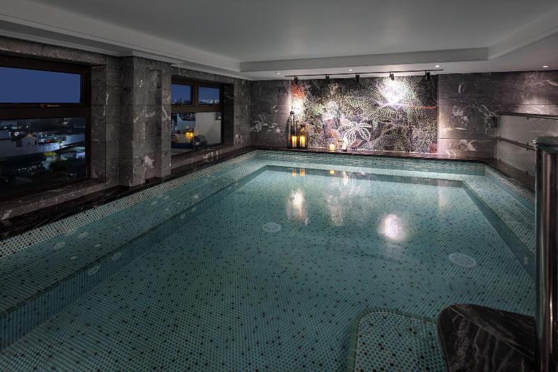 Peridot Grand Hotel And Spa By Aira image