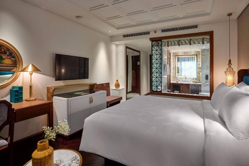 Peridot Grand Hotel And Spa By Aira image