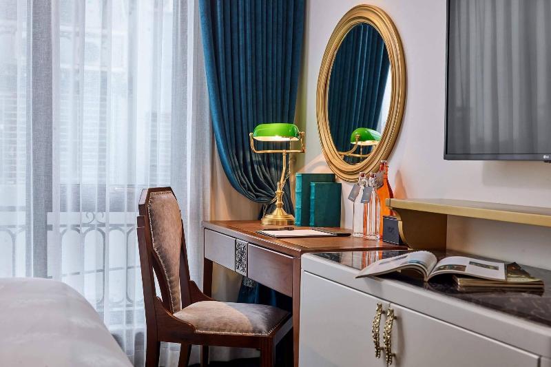 Peridot Grand Hotel And Spa By Aira image