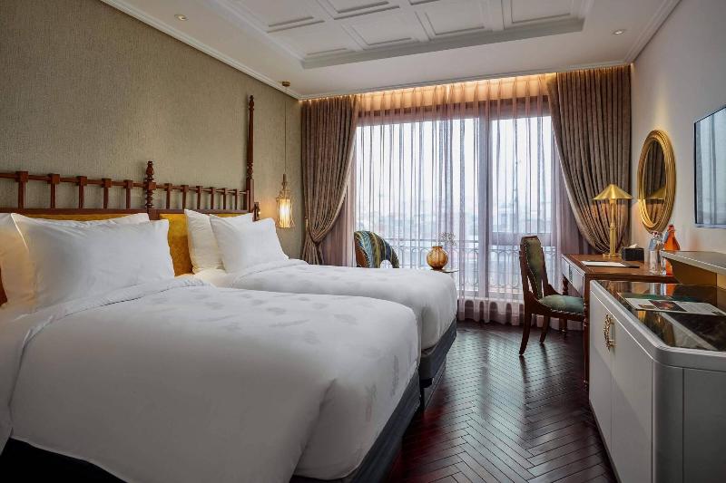 Peridot Grand Hotel And Spa By Aira image