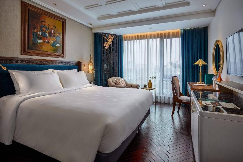 Peridot Grand Hotel And Spa By Aira image