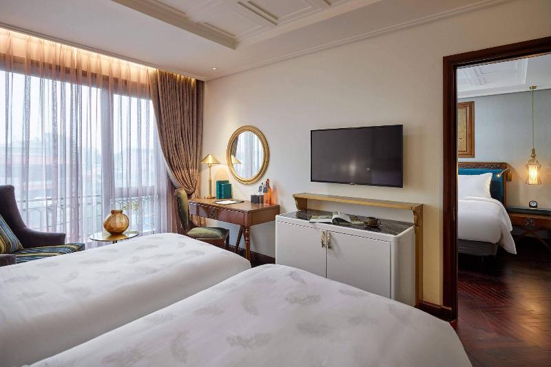 Peridot Grand Hotel And Spa By Aira image