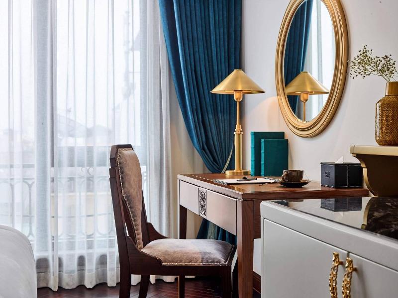 Peridot Grand Hotel And Spa By Aira image