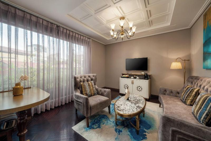 Peridot Grand Hotel And Spa By Aira image