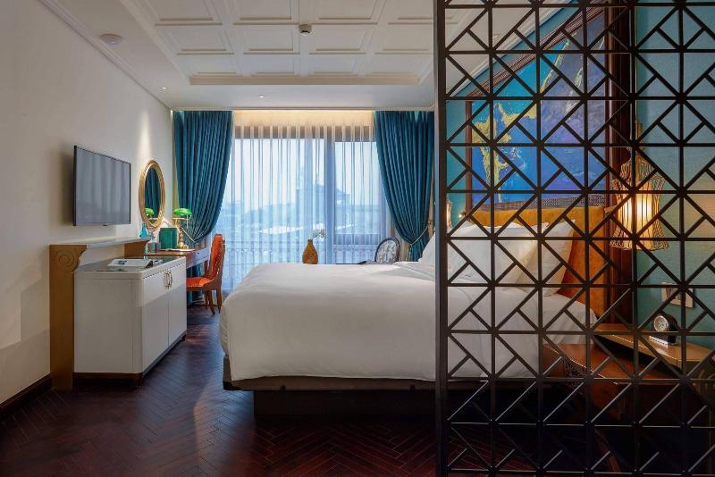 Peridot Grand Hotel And Spa By Aira image