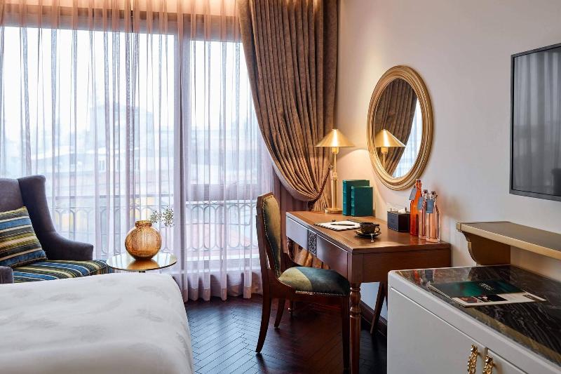 Peridot Grand Hotel And Spa By Aira image