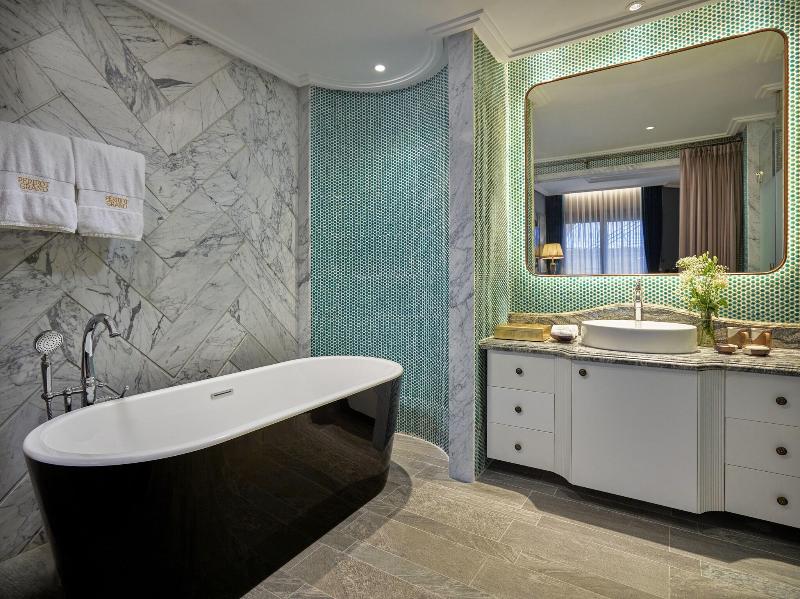 Peridot Grand Hotel And Spa By Aira image