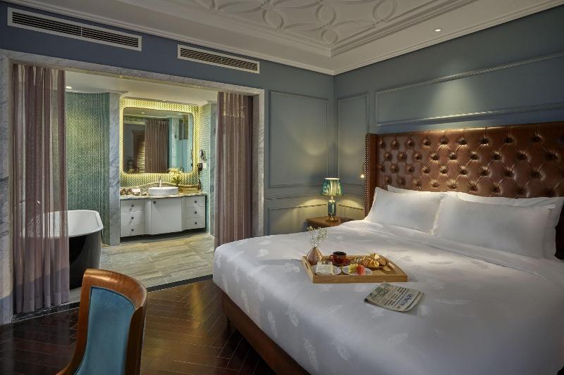 Peridot Grand Hotel And Spa By Aira image