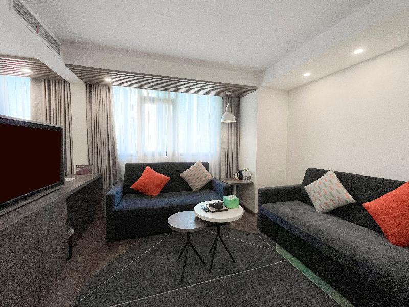 Holiday Inn Express Qingdao City Center image