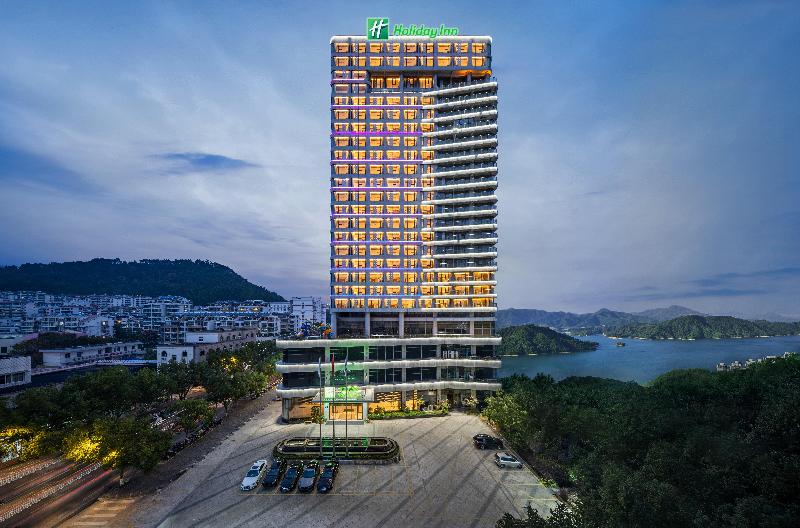 Holiday Inn One Thousand Island Lake