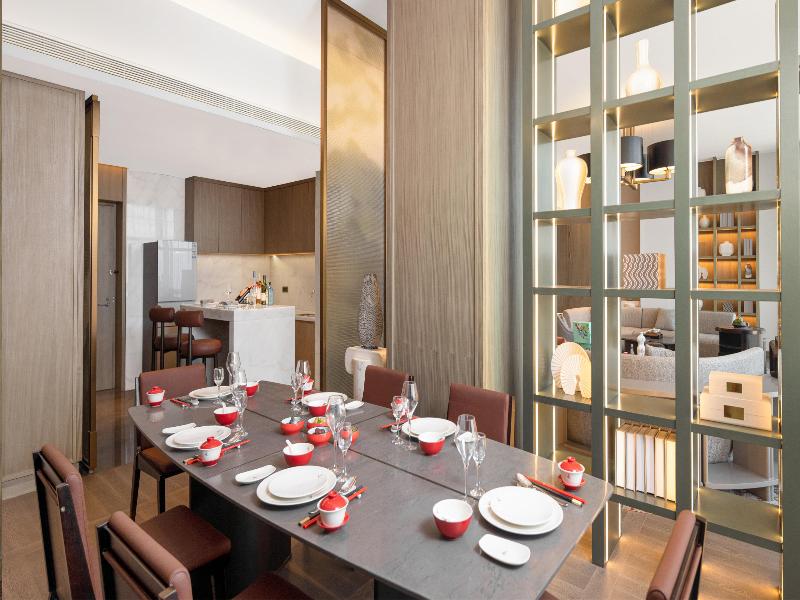 1 King 1 Bedroom Suite with Living Area