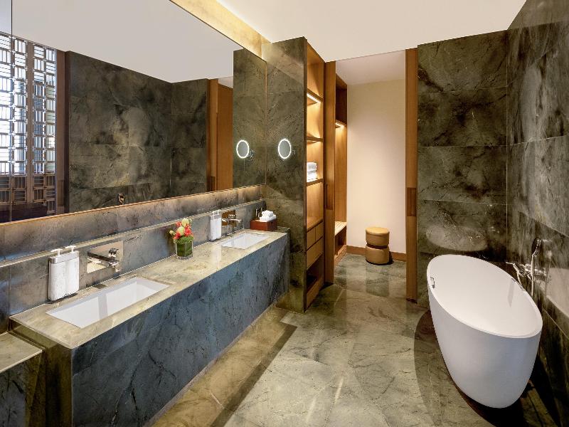 HUALUXE Qingdao Licang image