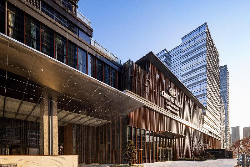 Crowne Plaza Qingdao Jinshui image