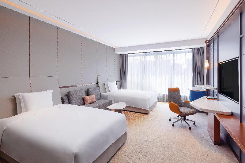 Crowne Plaza Qingdao Jinshui image