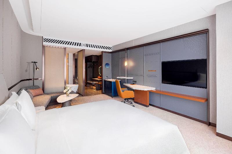 Crowne Plaza Qingdao Jinshui image