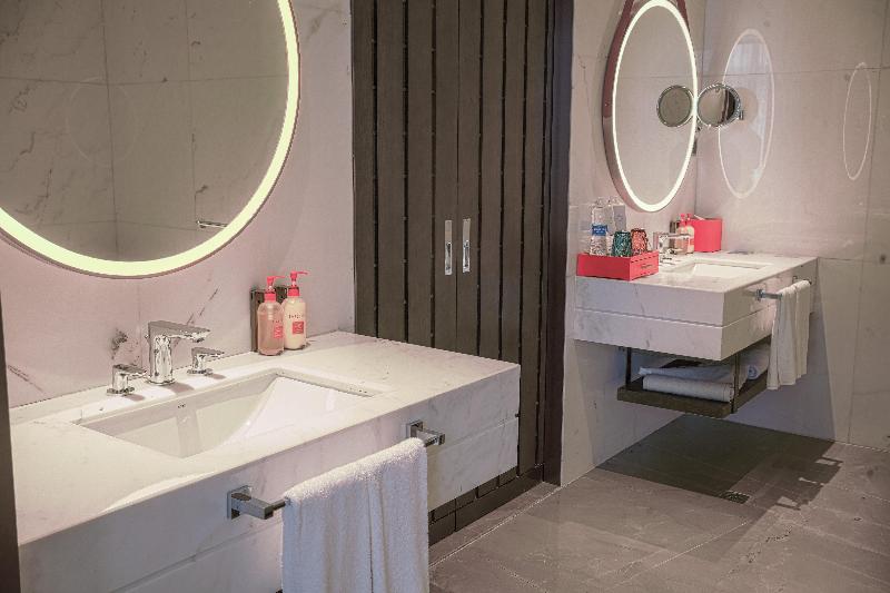 Crowne Plaza Qingdao Jinshui image