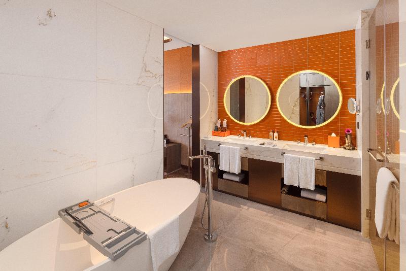 Crowne Plaza Qingdao Jinshui image
