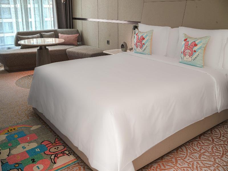 Crowne Plaza Qingdao Jinshui image