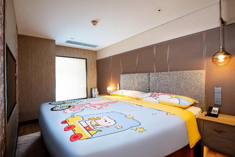 Bed room