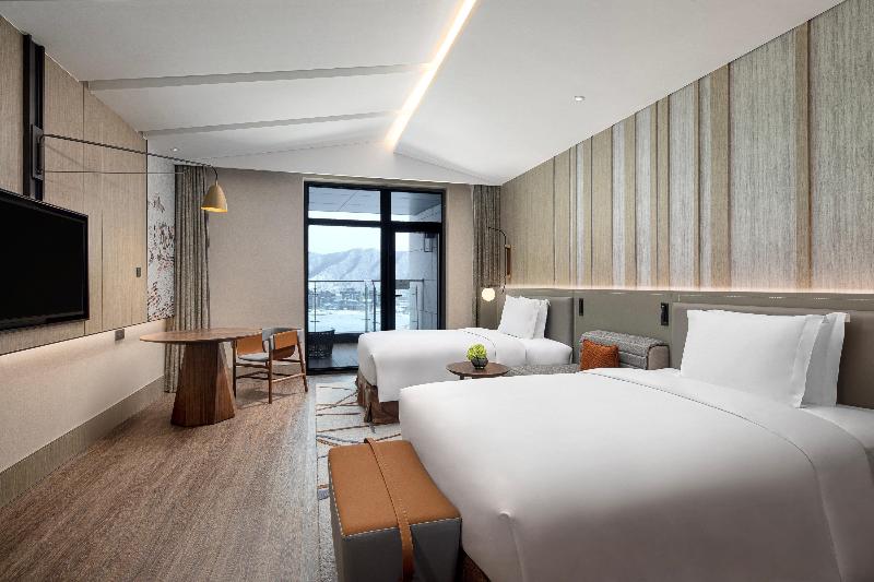 Crowne Plaza Chongli image