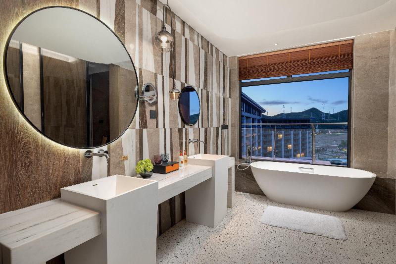 Crowne Plaza Chongli image