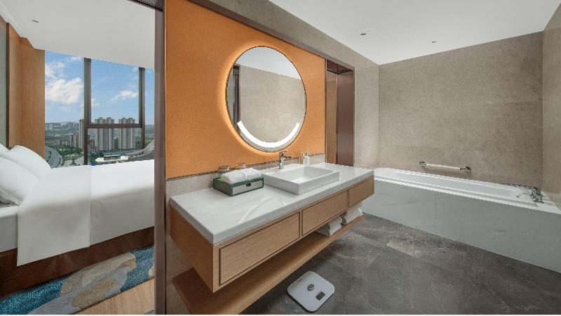 Holiday Inn Luzhou Longjian image