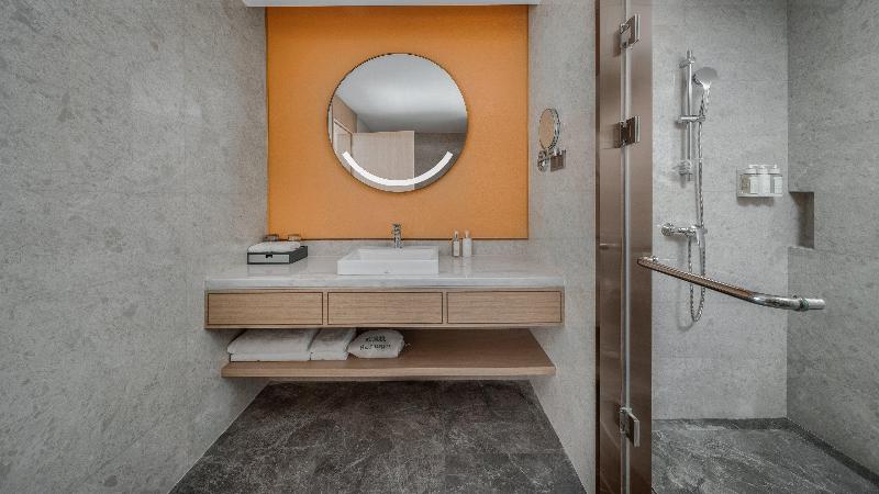 Holiday Inn Luzhou Longjian image