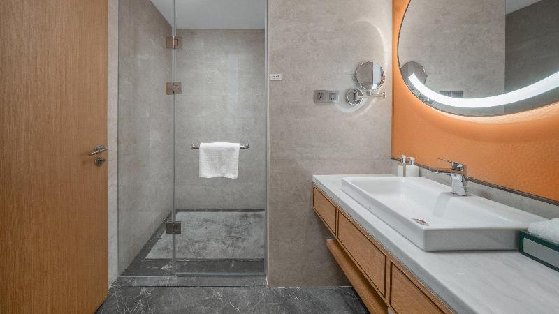 Holiday Inn Luzhou Longjian image